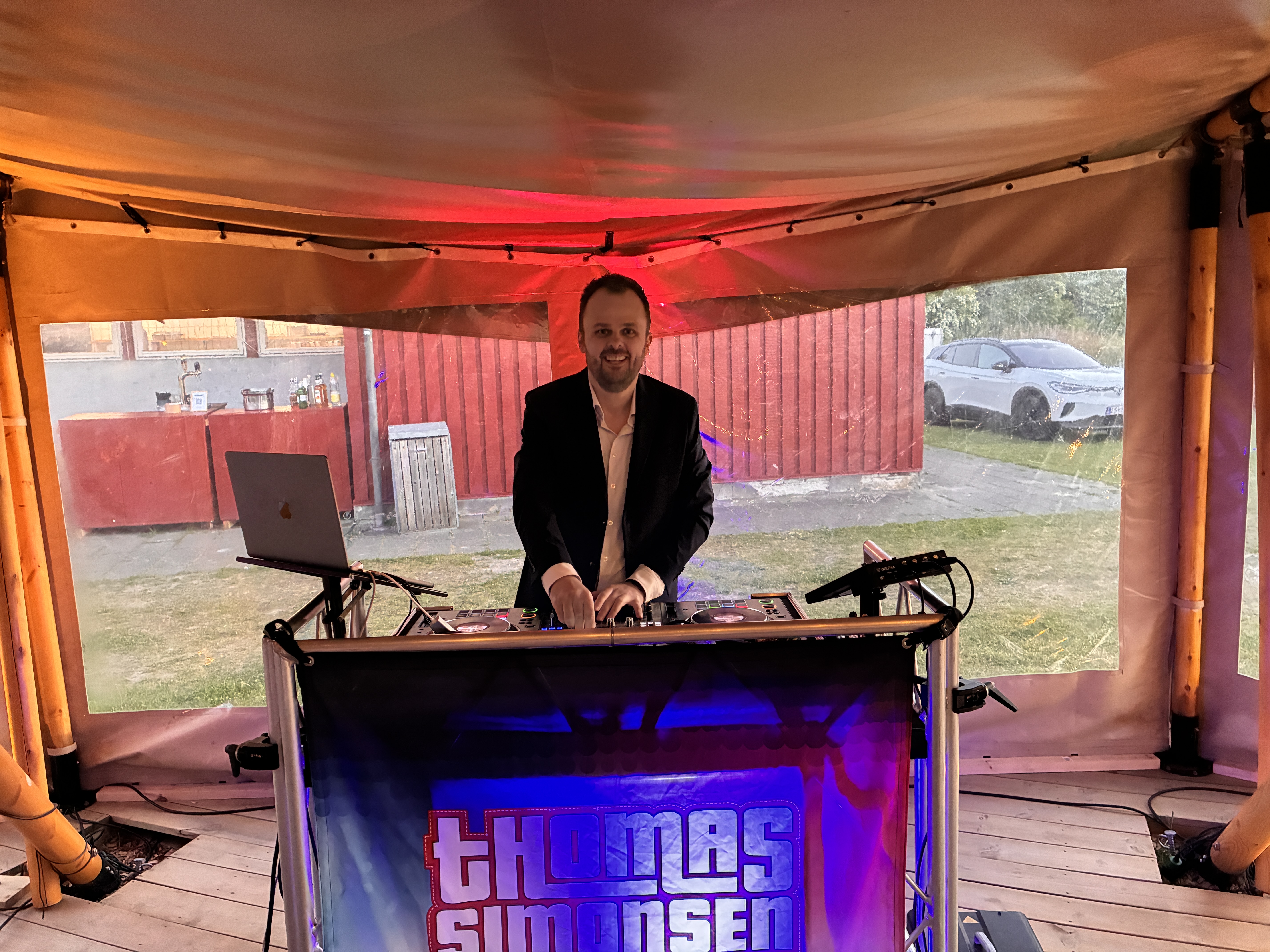 Thomas Simonsen bag DJ-bordet